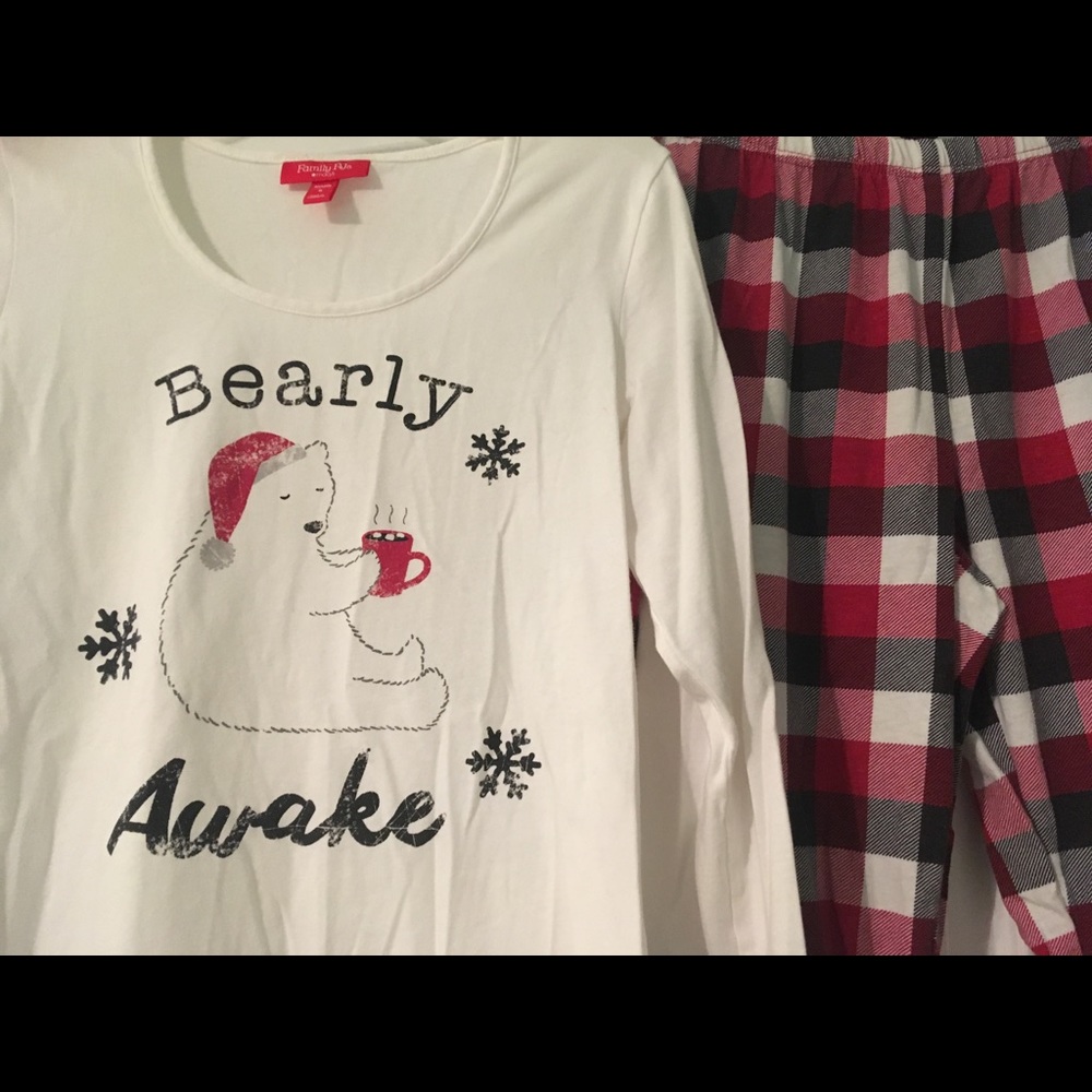⭐️SALE ⭐️Macy’s Women’s Bearly Awake pajama set
